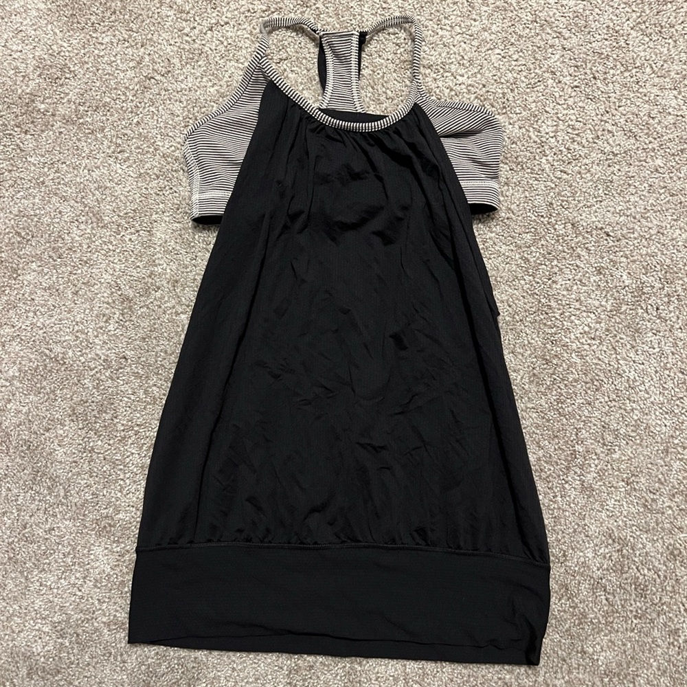 Lululemon no limits tank top with built in bra black size 8